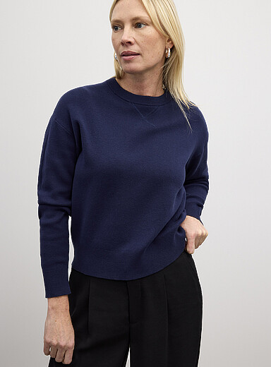 Contemporaine: Le chandail carr&eacute; uni pur coton Bleu marine - Bleu nuit pour femme