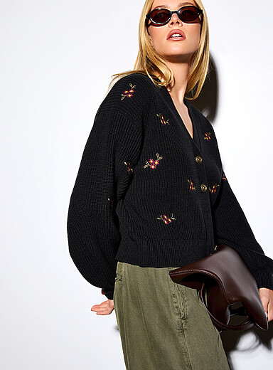 Embroidered flowers cropped cardigan