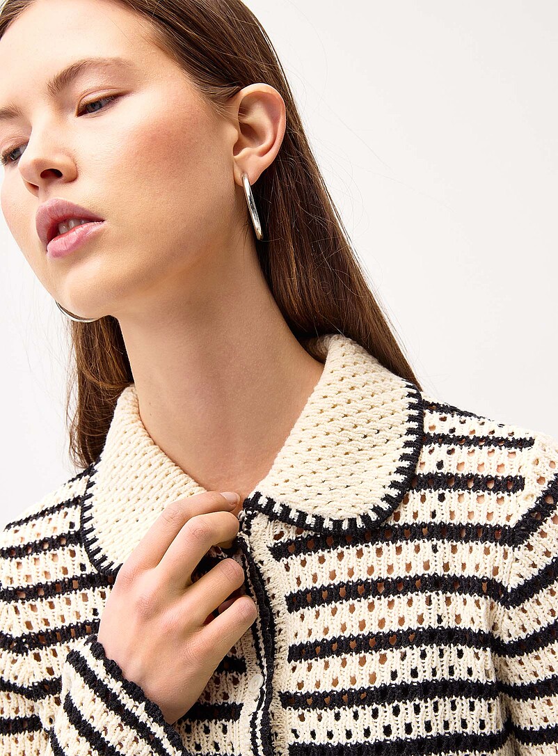 Twik: Le cardigan crochet ray&eacute; Beige et noir pour femme