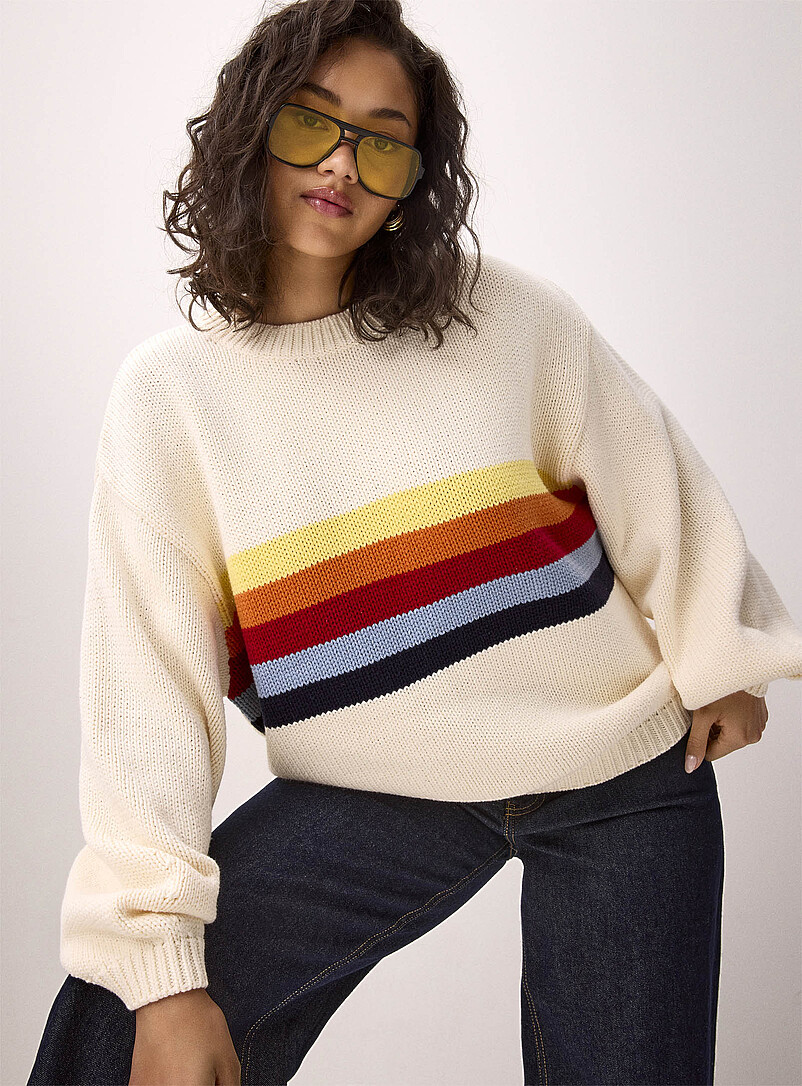 Twik: Le chandail ample rayures r&eacute;tro Blanc &agrave; motifs pour femme