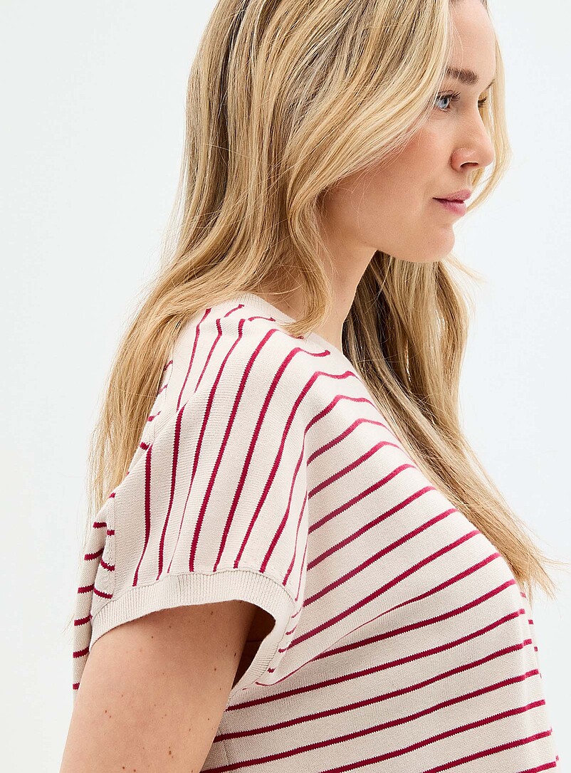 Contemporaine: Le chandail ray&eacute; manches cape pur coton Rouge &agrave; motifs pour femme