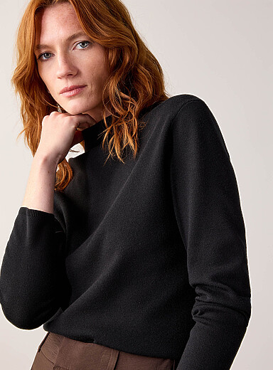 Fine-knit mock-neck sweater