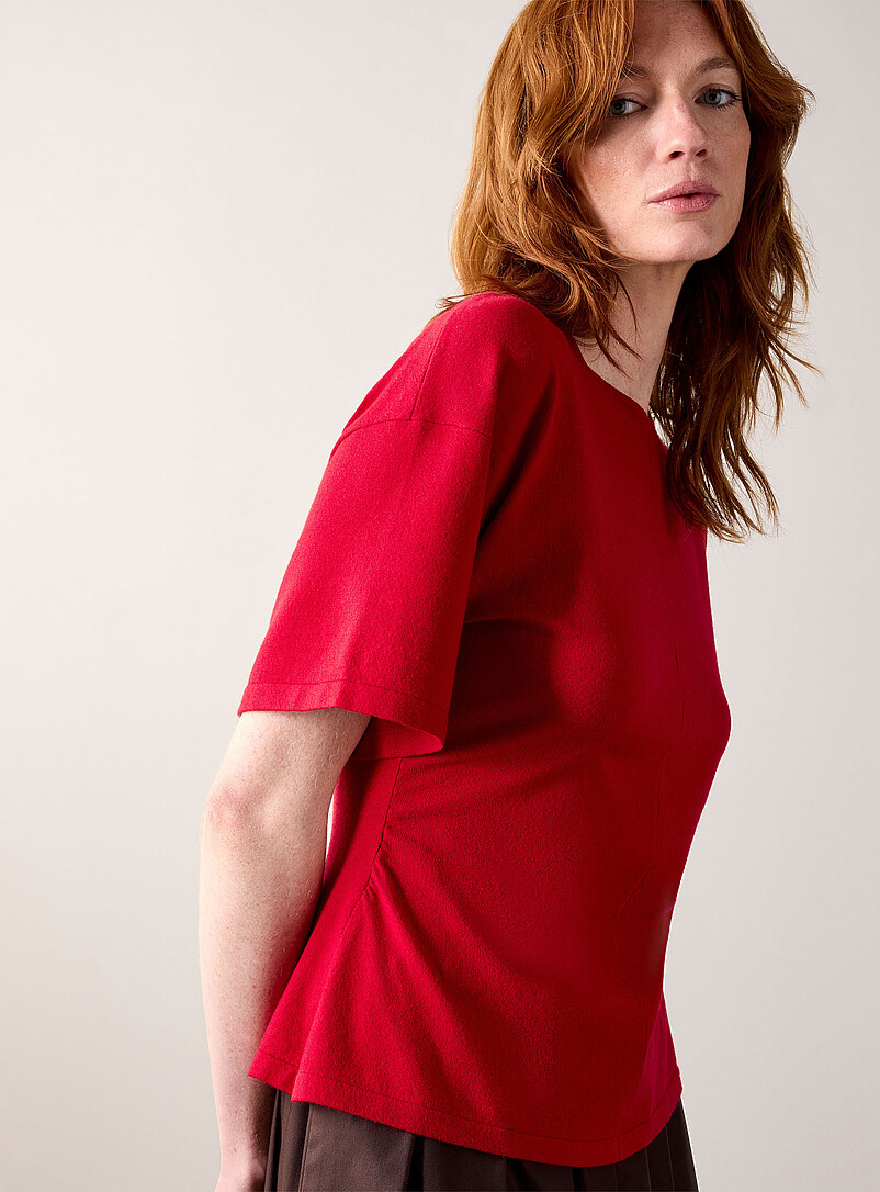 Contemporaine: Le chandail fin tricot taille fronc&eacute;e Rouge pour femme