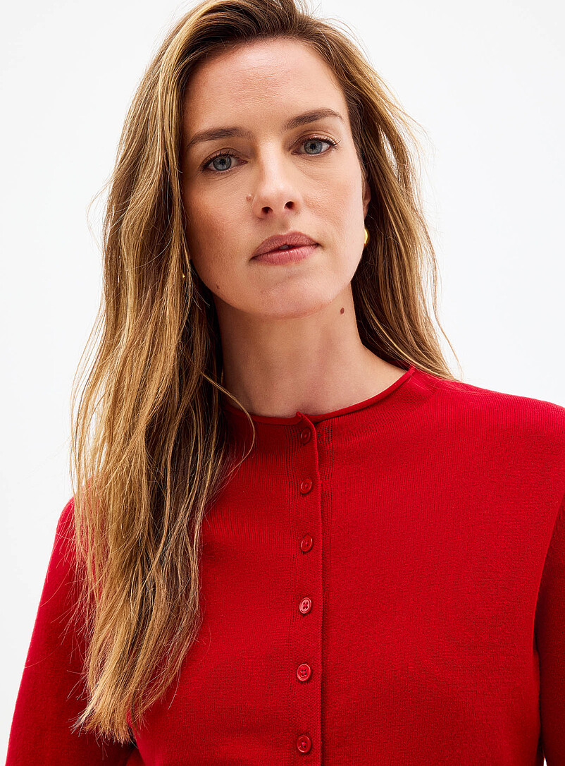 Contemporaine: Le cardigan cintr&eacute; uni col chemin&eacute;e Noir pour femme