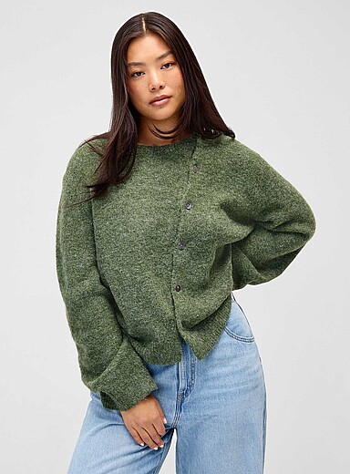 Twik: Le cardigan boutonnage oblique Vert assorti pour femme