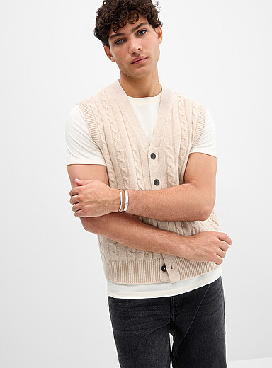 La veste boutonn&eacute; c&acirc;bles torsad&eacute;s <b>Laine d'agneau recycl&eacute;e</b>