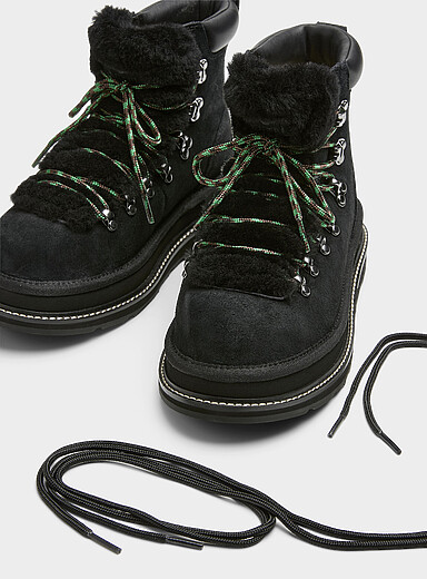 UGG sacai: La botte randonn&eacute;e su&egrave;de et mouton Noir pour femme