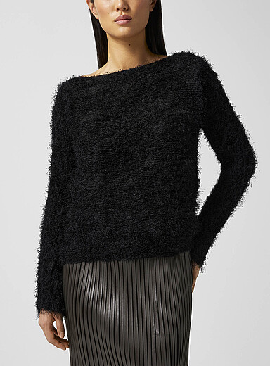 Issey Miyake: Le chandail Shifted Fuzzy Pleats Noir pour femme