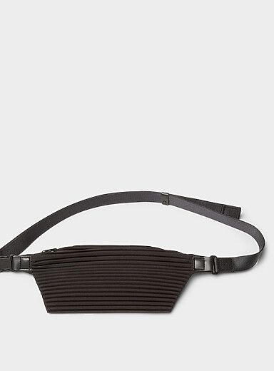 Pleated belt bag