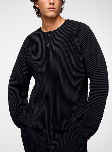 Homme Pliss&eacute; Issey Miyake Black Pleated long-sleeve Henley T-shirt for men