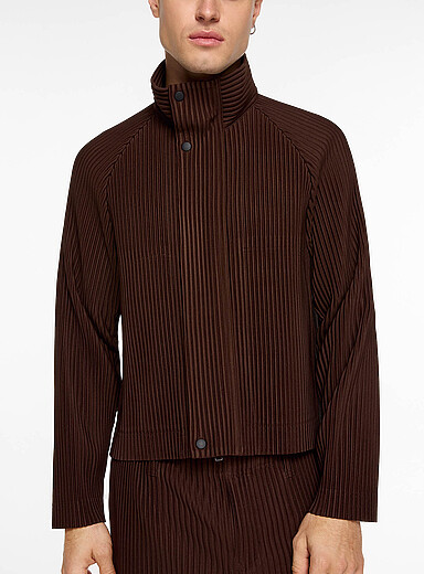 Homme Pliss&eacute; Issey Miyake: La veste pliss&eacute;e zipp&eacute;e manches raglan Chocolat - Espresso pour homme