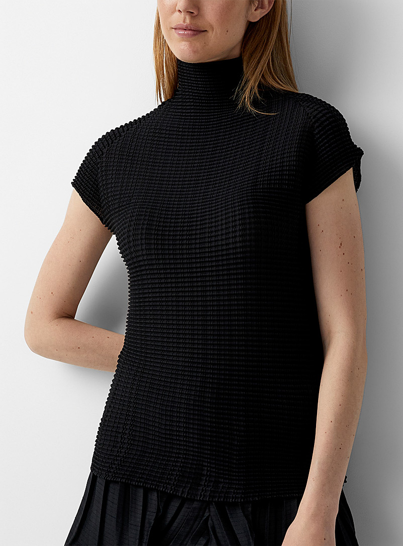 Issey Miyake Black Wooly Pleats sleeveless top for women