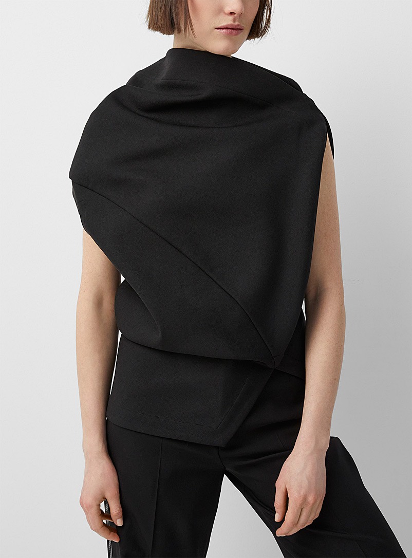 Issey Miyake: Le haut asymétrique jersey structuré Noir pour femme