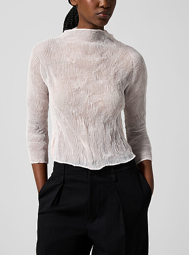 Issey Miyake: Le haut &agrave; manches longues Chiffon Twist Rose pour femme