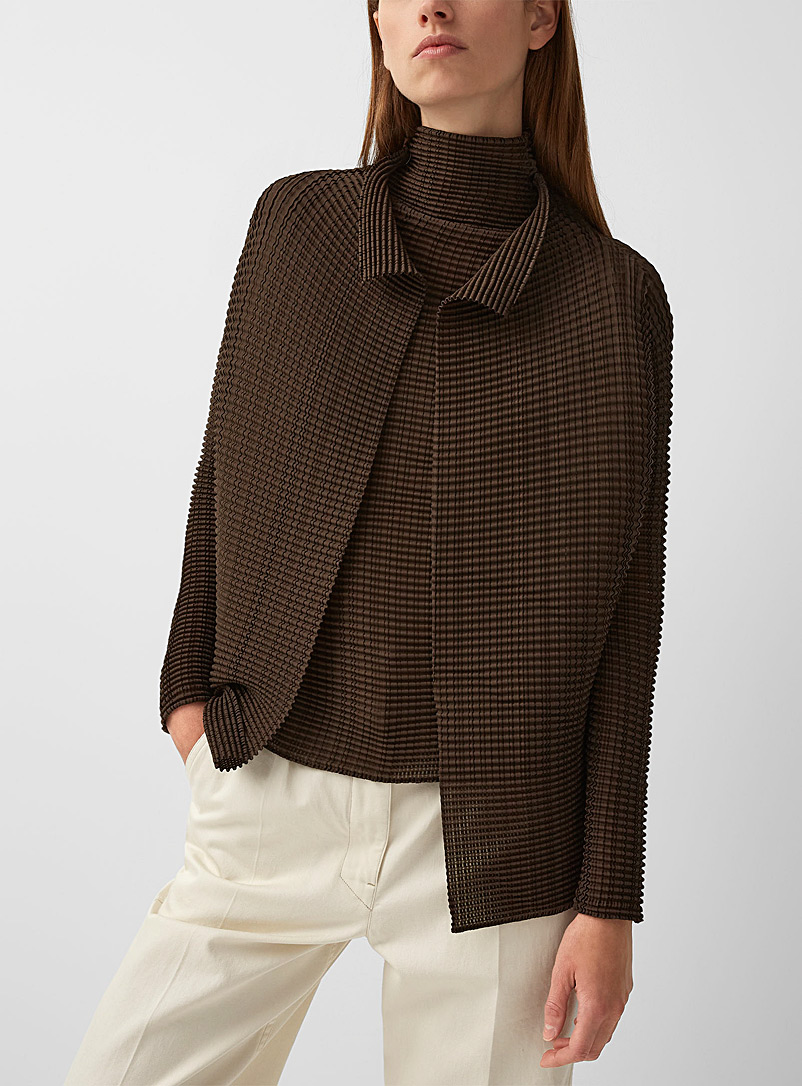 Issey Miyake: Le cardigan Wooly Pleats Brun pour femme