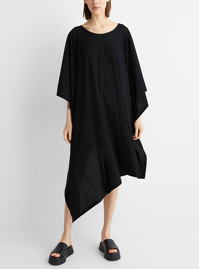 Issey Miyake: La robe drapée effet cape Noir pour femme