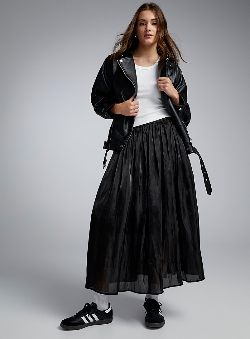 Twik: La jupe satin froissé et luisant Noir pour femme
