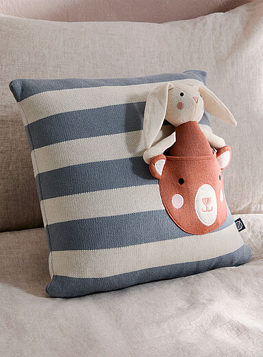 Le coussin d&eacute;houssable pour enfant rayures et lapin 35 x 35 cm