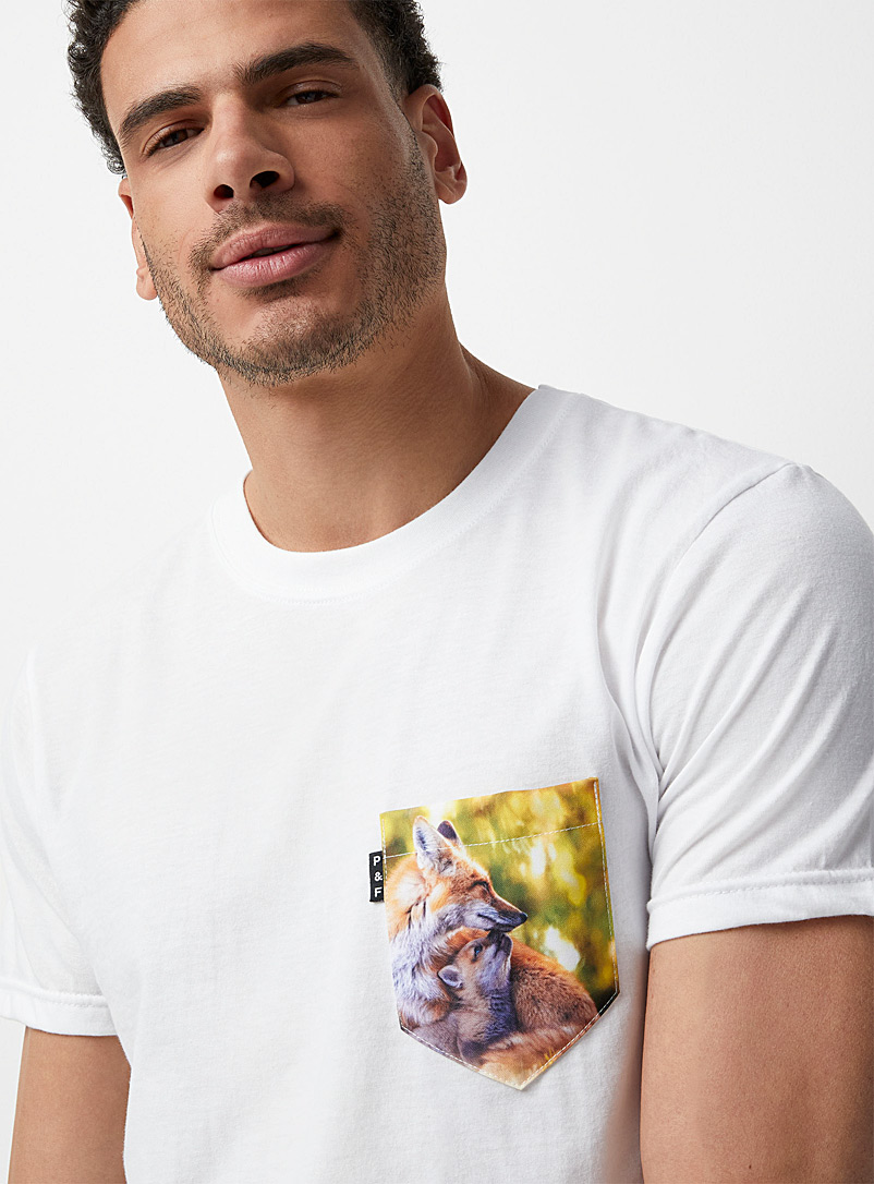 Poches & fils: Le t-shirt pochette aventures estivales Blanc pour homme