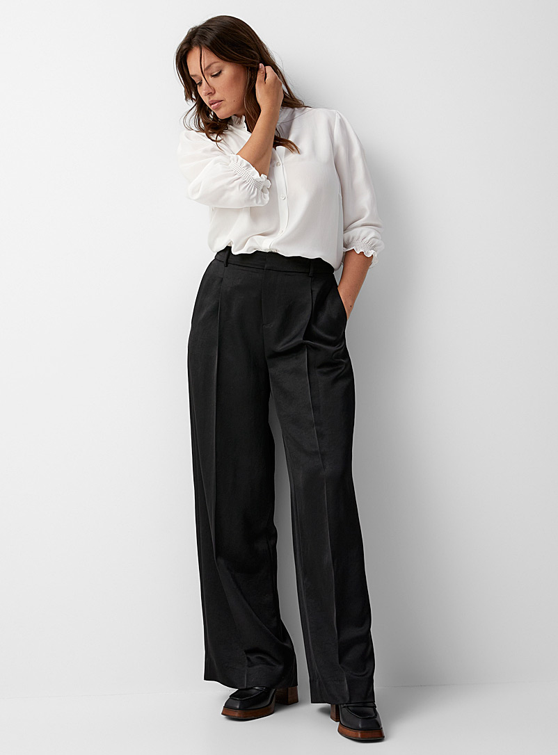 Contemporaine: Le pantalon large satiné à plis Noir pour femme