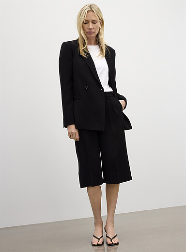 Silky pleated long Bermuda short <b>Fit: Wide leg, high rise</b>