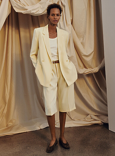 Silky pleated long Bermuda short <b>Fit: Wide leg, high rise</b>