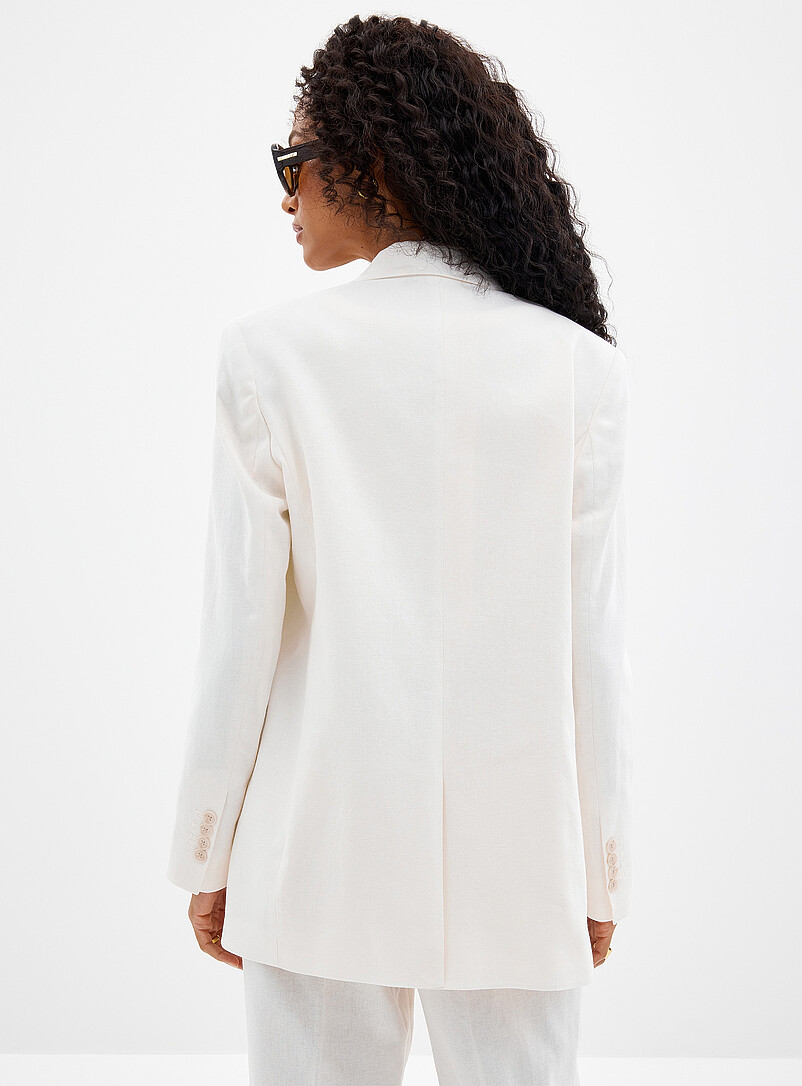 Contemporaine: Le veston long ample lin-coton Blanc cass&eacute; pour femme
