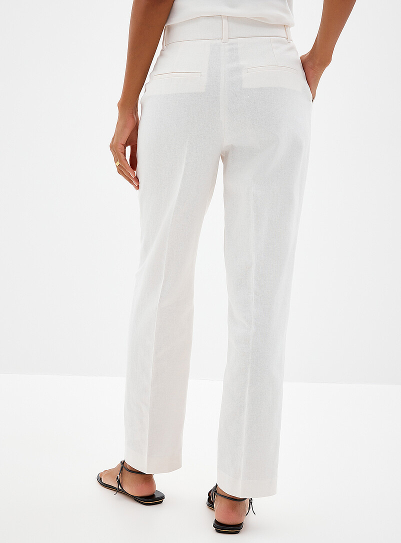 Contemporaine: Le pantalon Universel lin-coton <b>Coupe : jambe semi-ajust&eacute;e, taille mi-haute</b> Noir pour femme