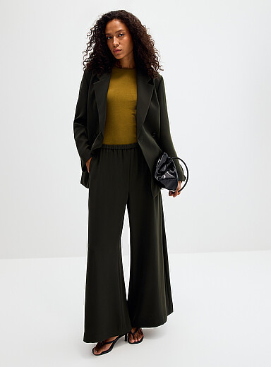 Flowy elastic-waist pant <b>Fit: Ultra-wide leg, high rise</b>
