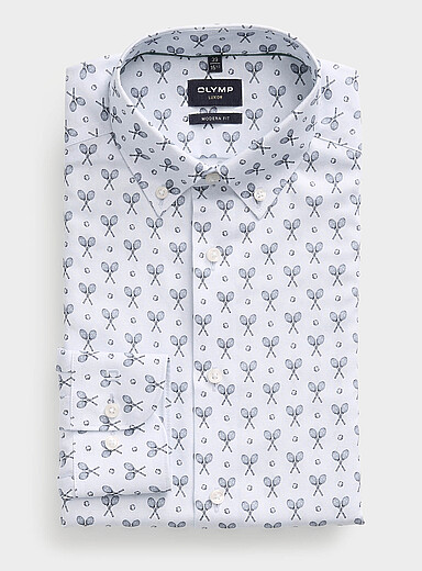 La chemise raquettes et balles de tennis <b>Coupe moderne</b>