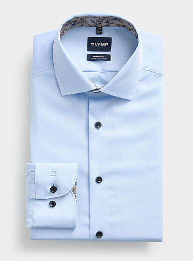 Olymp: La chemise unie boutons en contraste <b>Coupe moderne</b> Bleu p&acirc;le - Bleu ciel pour homme