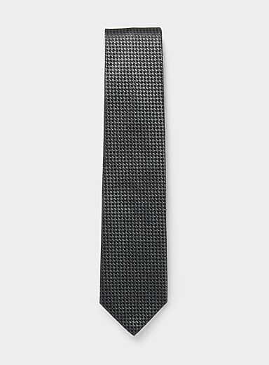 La cravate satin&eacute;e motif jacquard