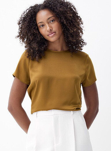Contemporaine: Le t-shirt satin&eacute; col rond Brun noisette pour femme