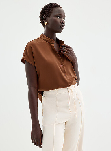 La blouse &agrave; mancherons satin fluide
