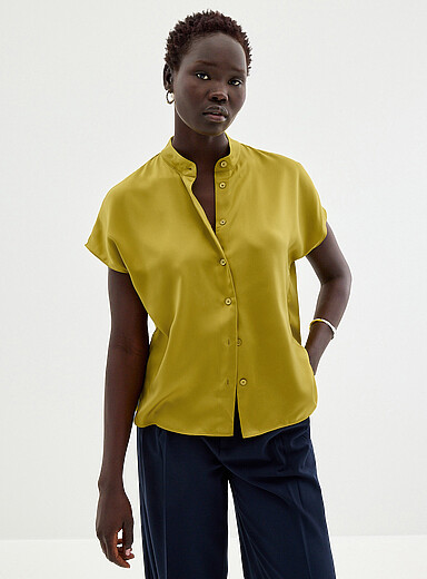 La blouse &agrave; mancherons satin fluide