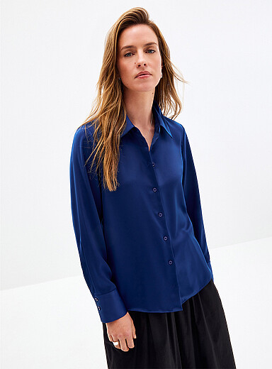 Contemporaine: La chemise ample satin fluide Bleu fonc&eacute; - Indigo pour femme