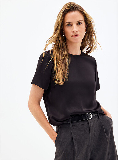 Contemporaine: La blouse carr&eacute;e satin fluide Noir pour femme