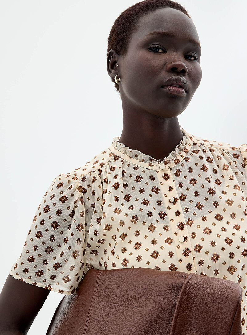 Contemporaine: La blouse chiffon imprim&eacute; col frison Ivoire - Beige cr&egrave;me pour femme