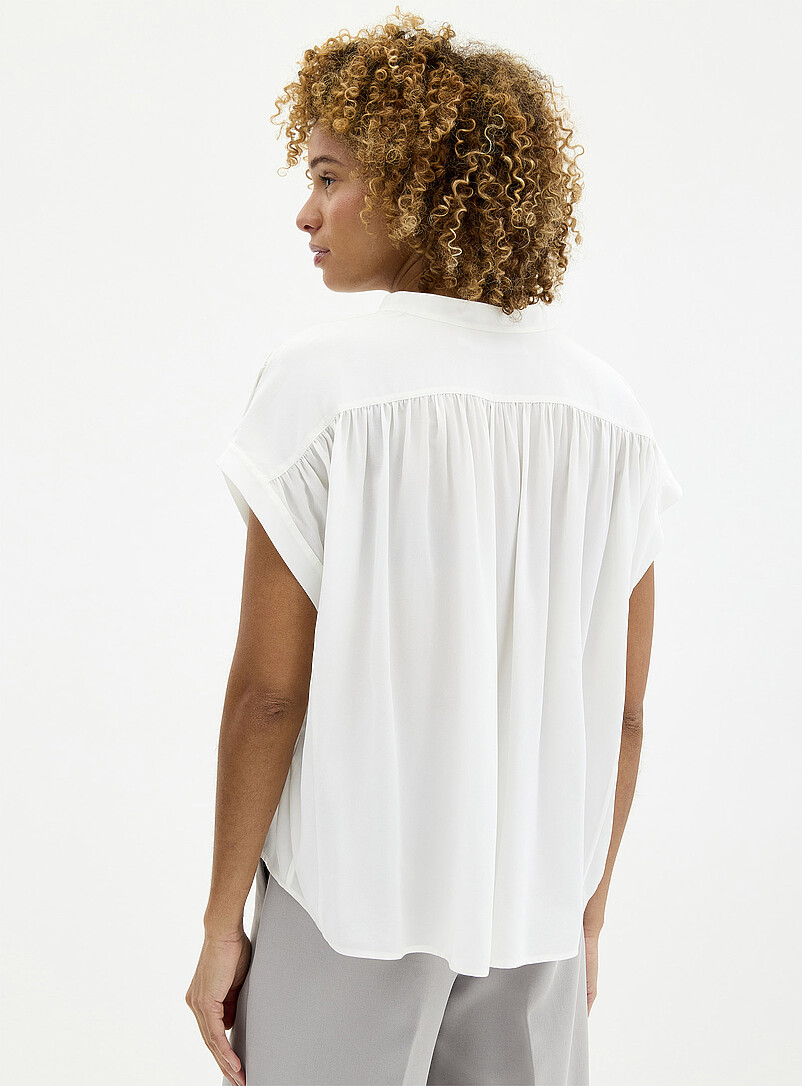 Contemporaine: La blouse pure soie mancherons pliss&eacute;s Blanc cass&eacute; pour femme
