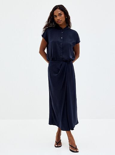 La jupe satin&eacute;e taille drap&eacute;e