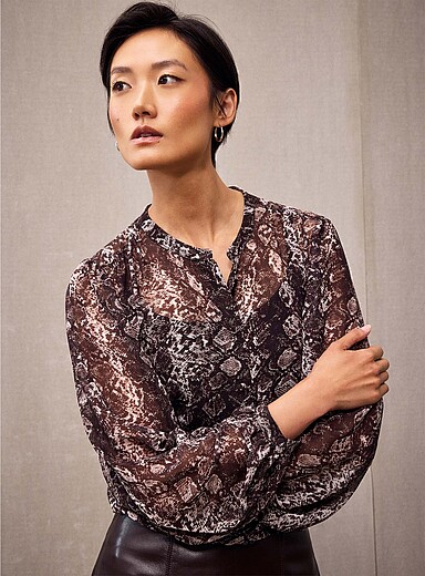 Contemporaine: La blouse chiffon serpent manches bouffantes Brun &agrave; motifs pour femme