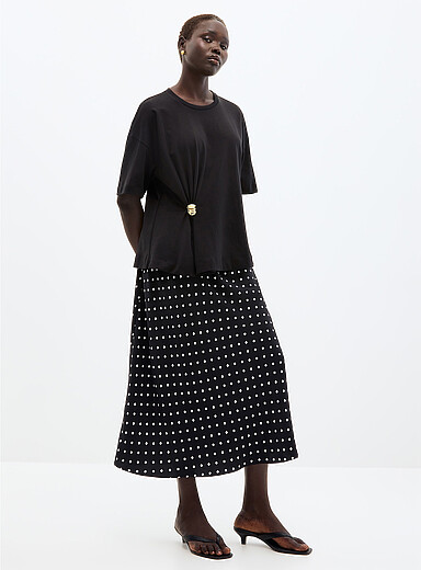 Contemporaine: La jupe maxi satin imprim&eacute; Blanc et noir pour femme