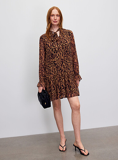 La robe chiffon l&eacute;opard col lavalli&egrave;re