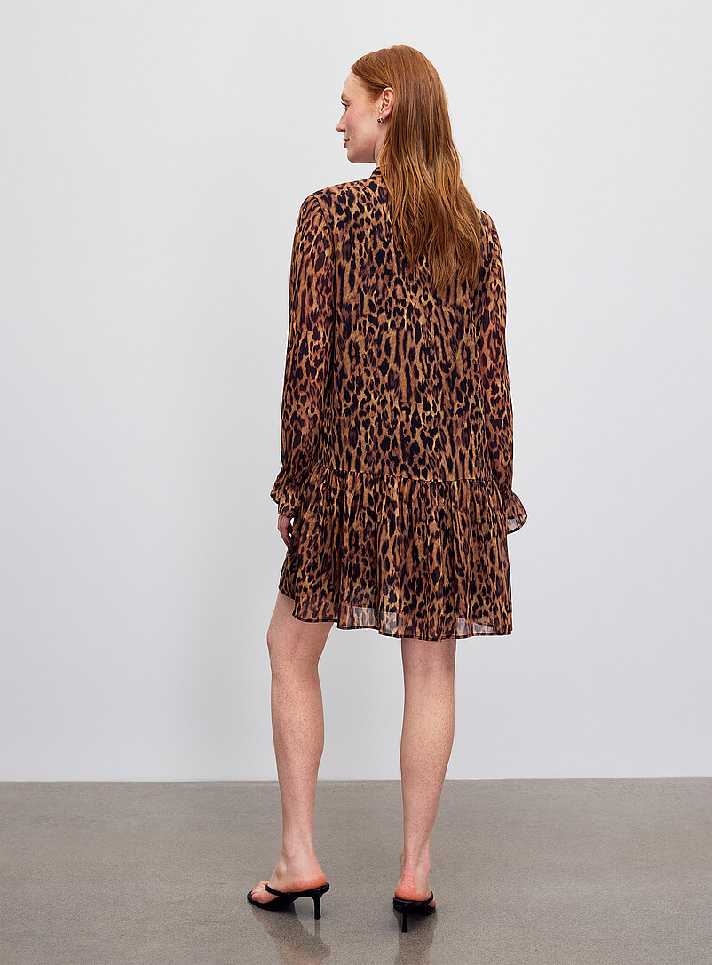 Contemporaine: La robe chiffon l&eacute;opard col lavalli&egrave;re Brun clair pour femme