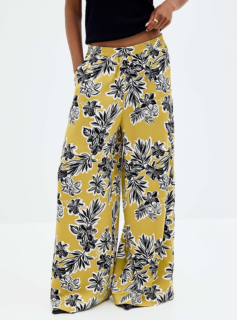 Floral sketches satiny pant Fit: Wide leg, high rise product image 2