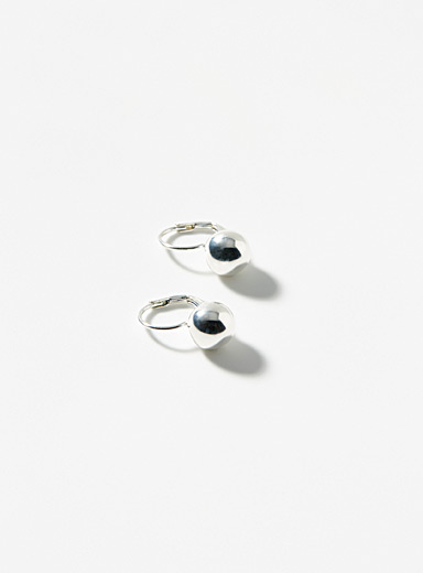 Les boucles d'oreilles billes argent