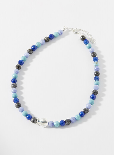 Le collier billes bleues