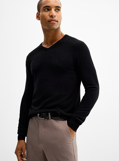 Le 31 Black Pure cashmere V-neck sweater for men