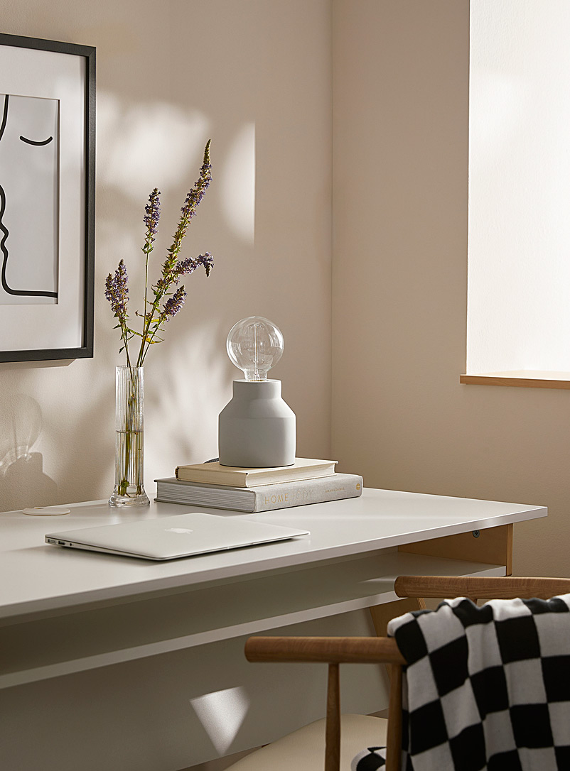 Simons Maison: La lampe de table en ciment Blanc