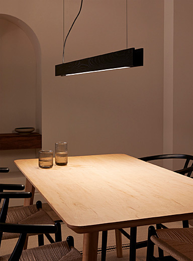La lampe suspendue structur&eacute;e noire